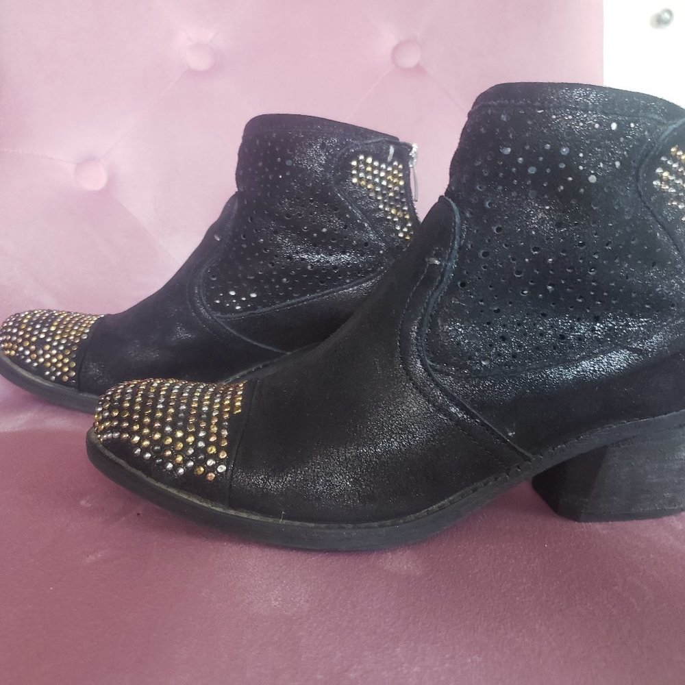 Summit by White Mountain | Black Leather Galene Studded-Toe Ankle Boot